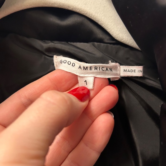 Good American Black Cropped Satin Qulited Puffer Jacket - Picture 2 of 3